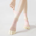 Gestreifte Und Bunte Fünf-Zehen-Socken