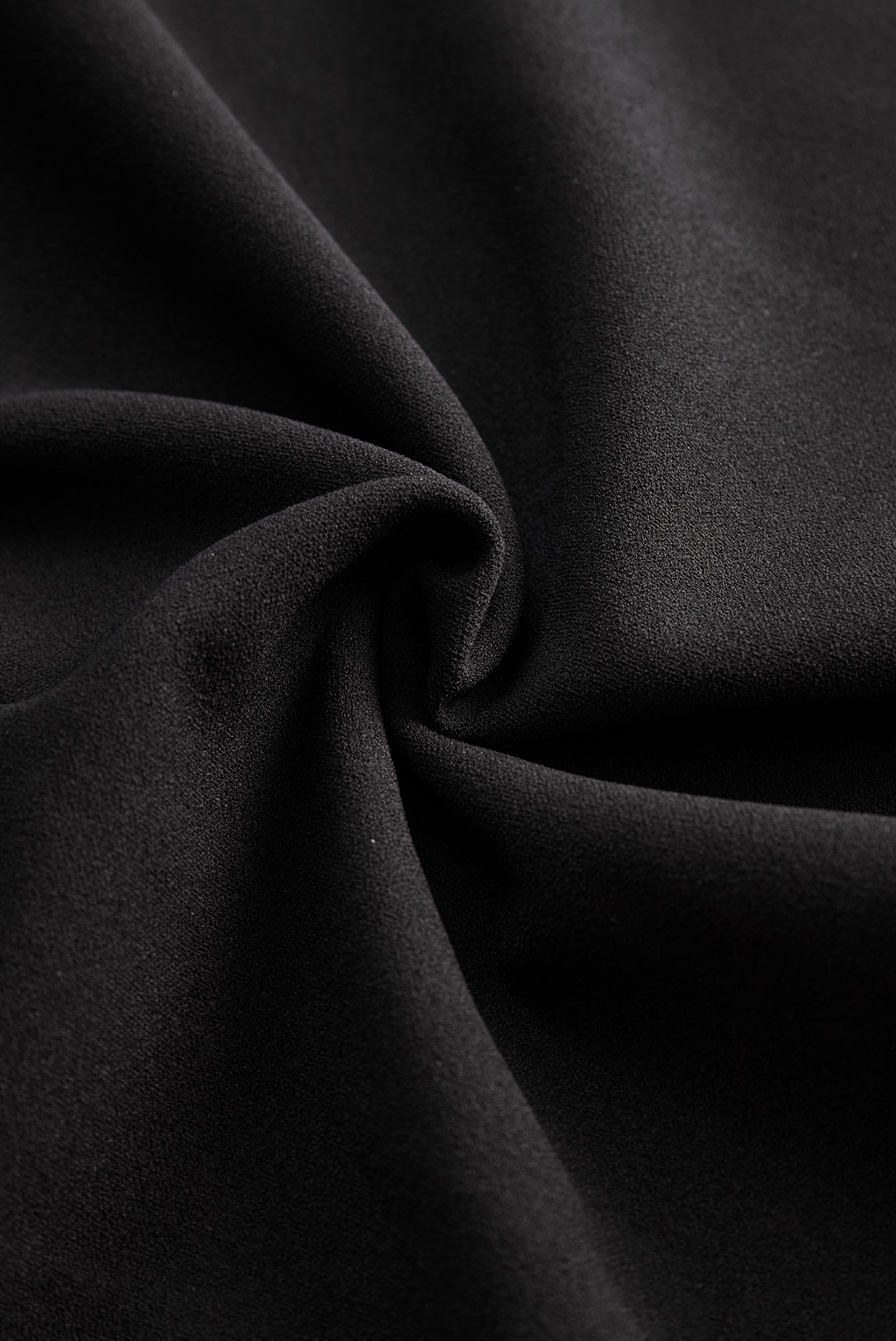 Abito tubino nero elegante con cintura e collo alla coreana