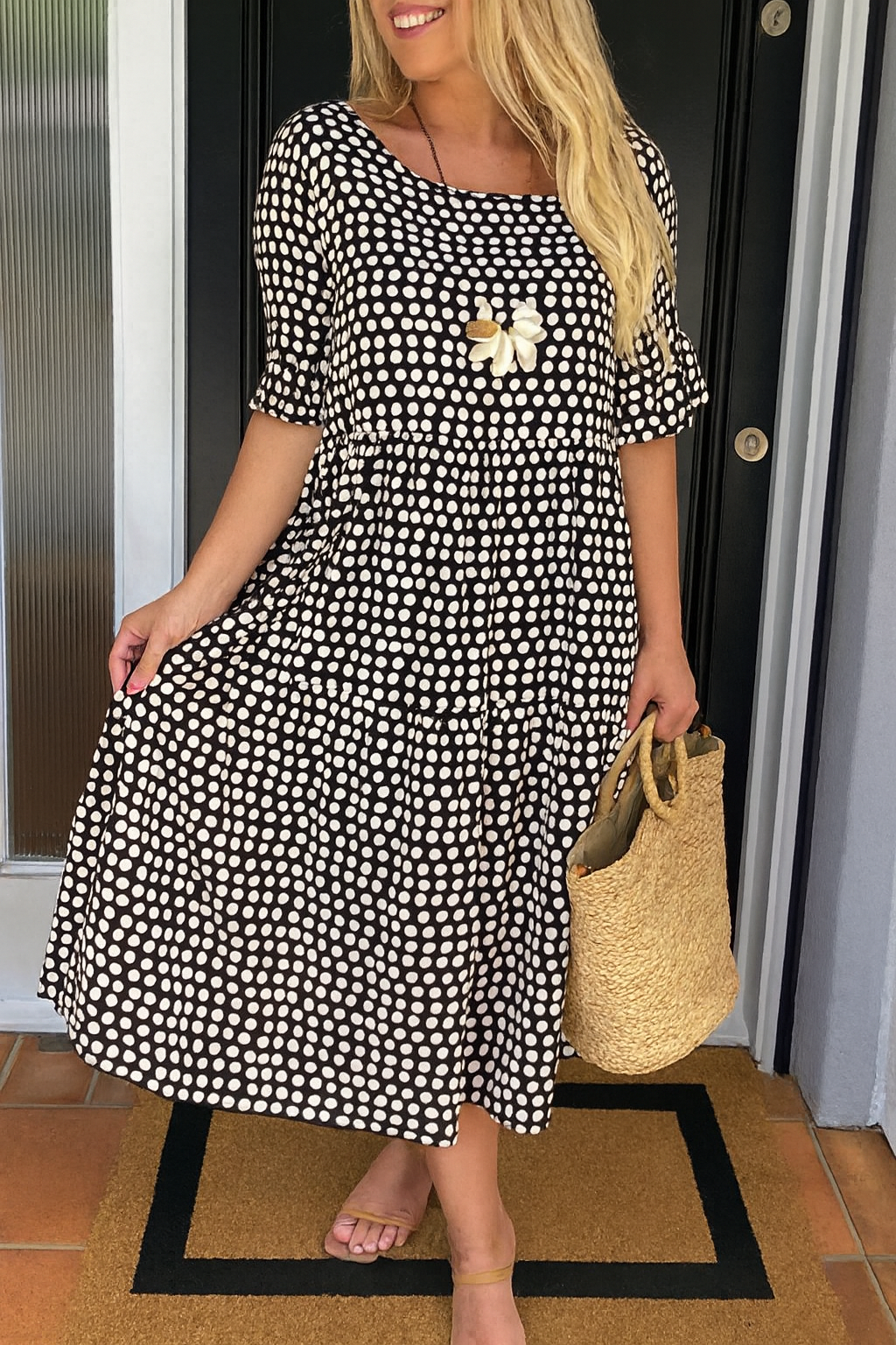 Iris | vestido midi de manga corta color arena