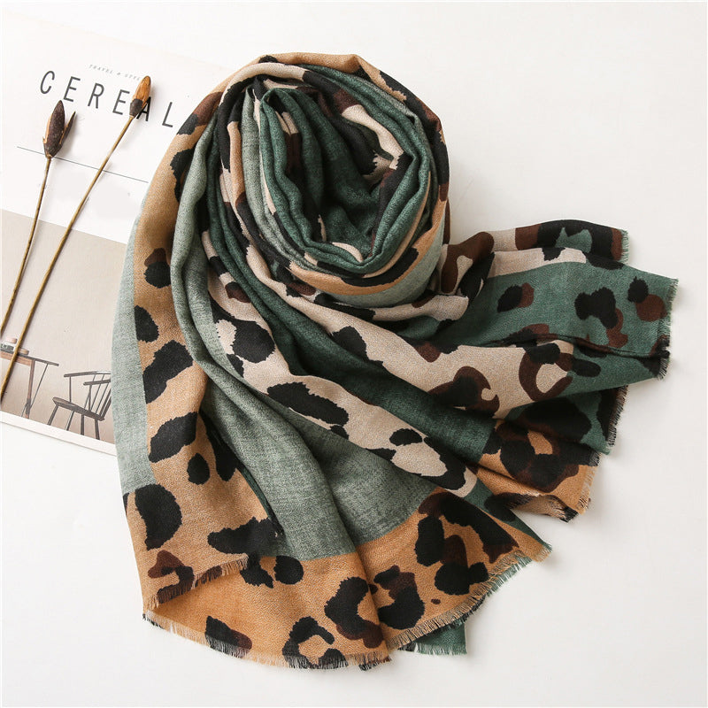 Lässiger Schal Mit Leopardenmuster