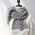Warmer Gestreifter Strickschal