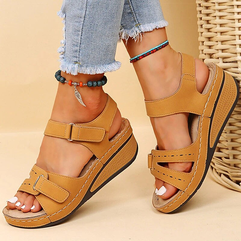 Lässige Plateausandalen